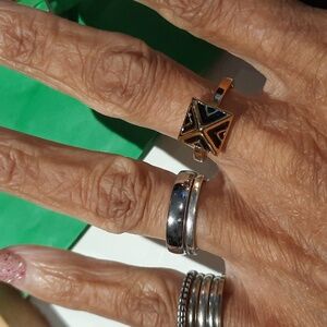 New AUTHENTIC GENUINE GOLDEN SIGNED VINCE CAMUTO PYRAMID RING